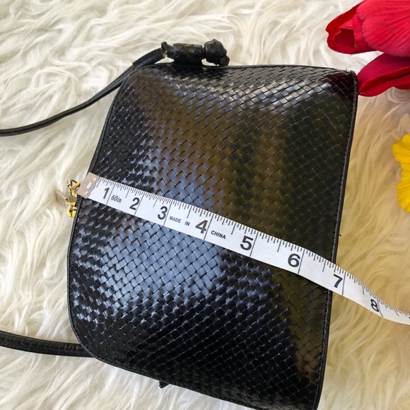 🌺vintage woven leather crossbody bag🌺 - Picture 8 of 11